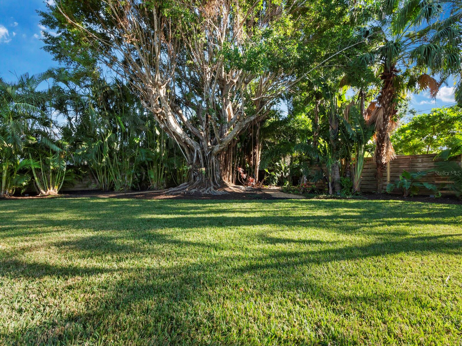1950 ALTA VISTA ST