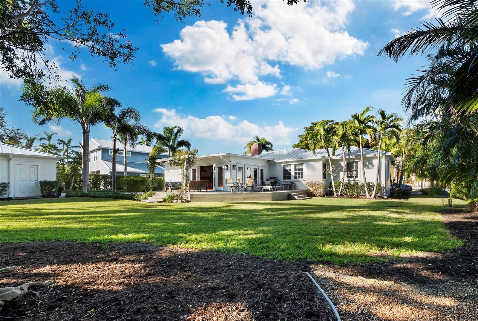 1950 ALTA VISTA ST