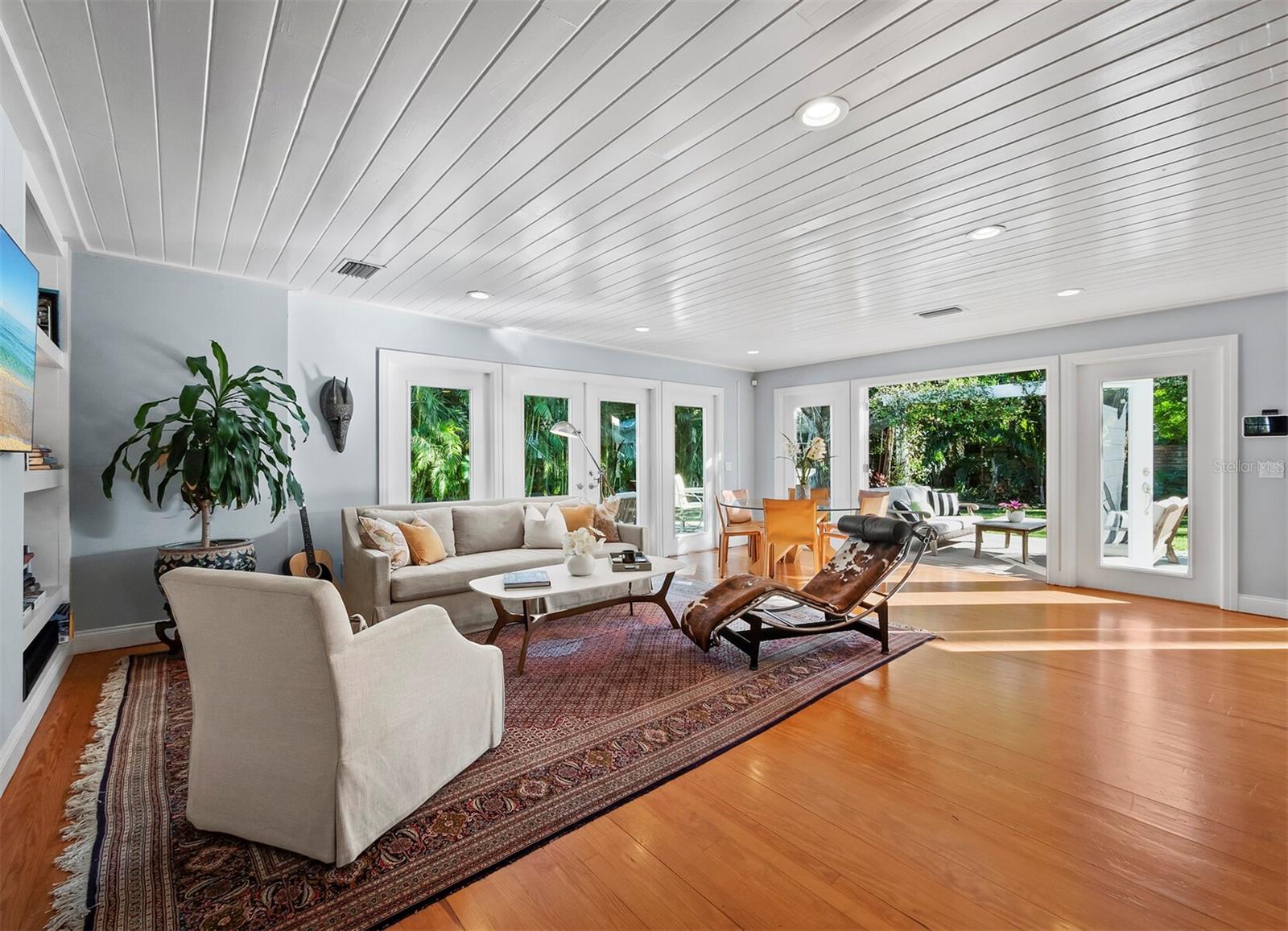 1950 ALTA VISTA ST