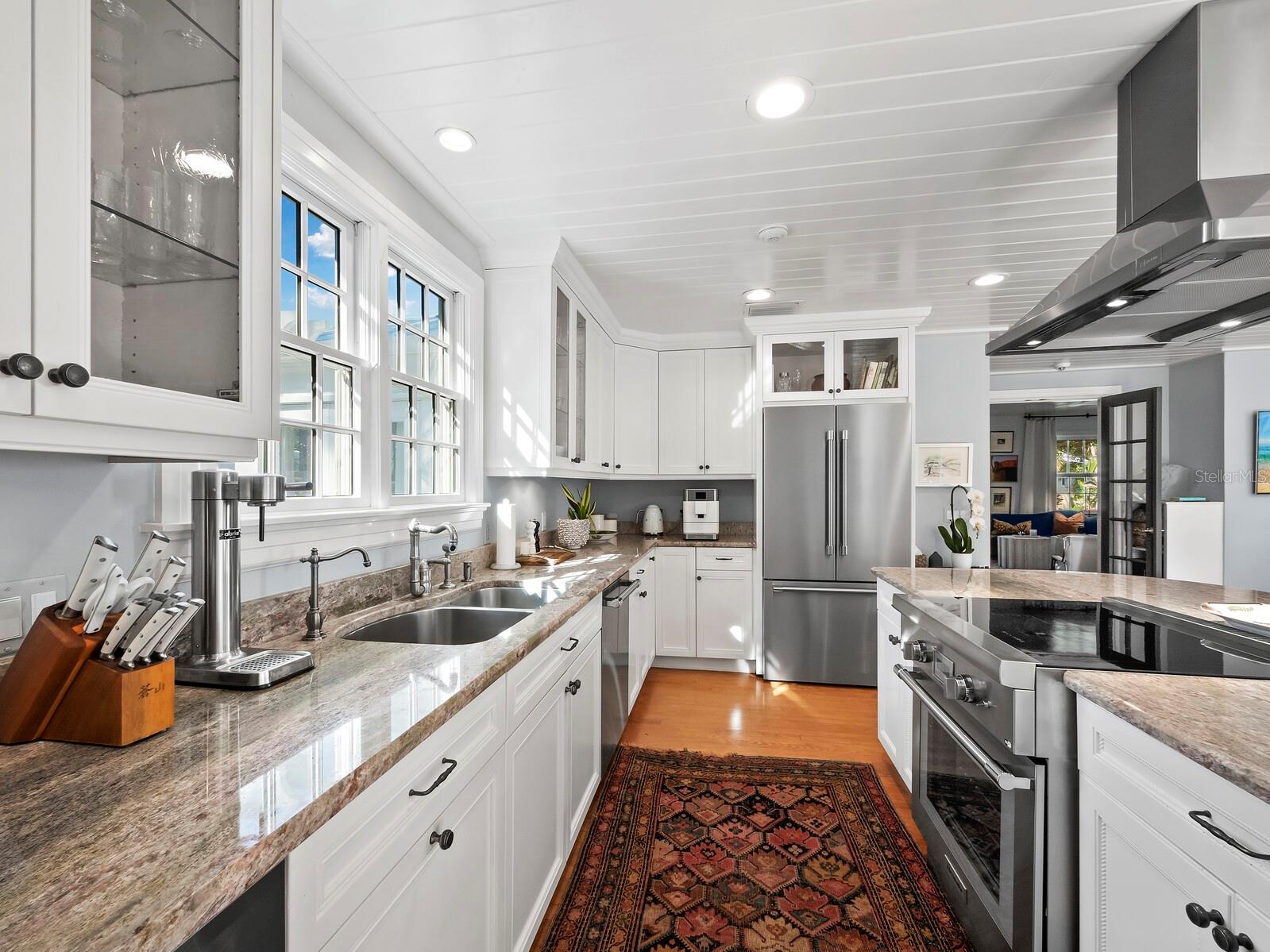1950 ALTA VISTA ST