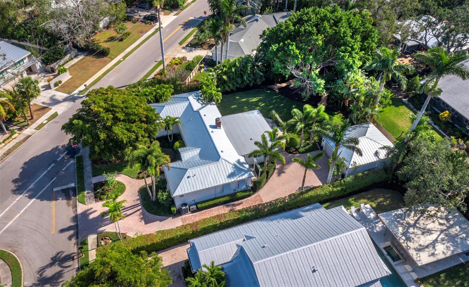 1950 ALTA VISTA ST