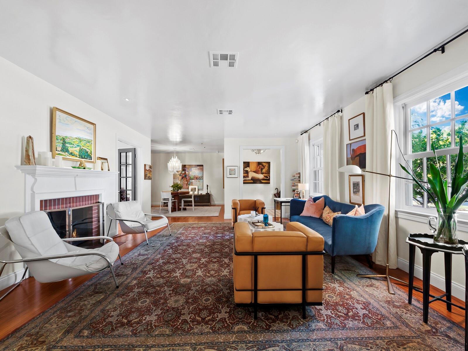 1950 ALTA VISTA ST
