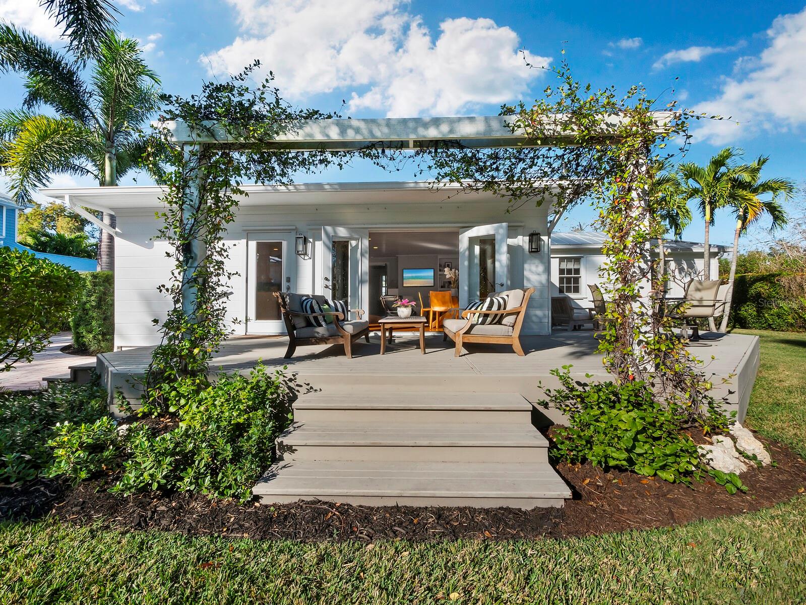 1950 ALTA VISTA ST