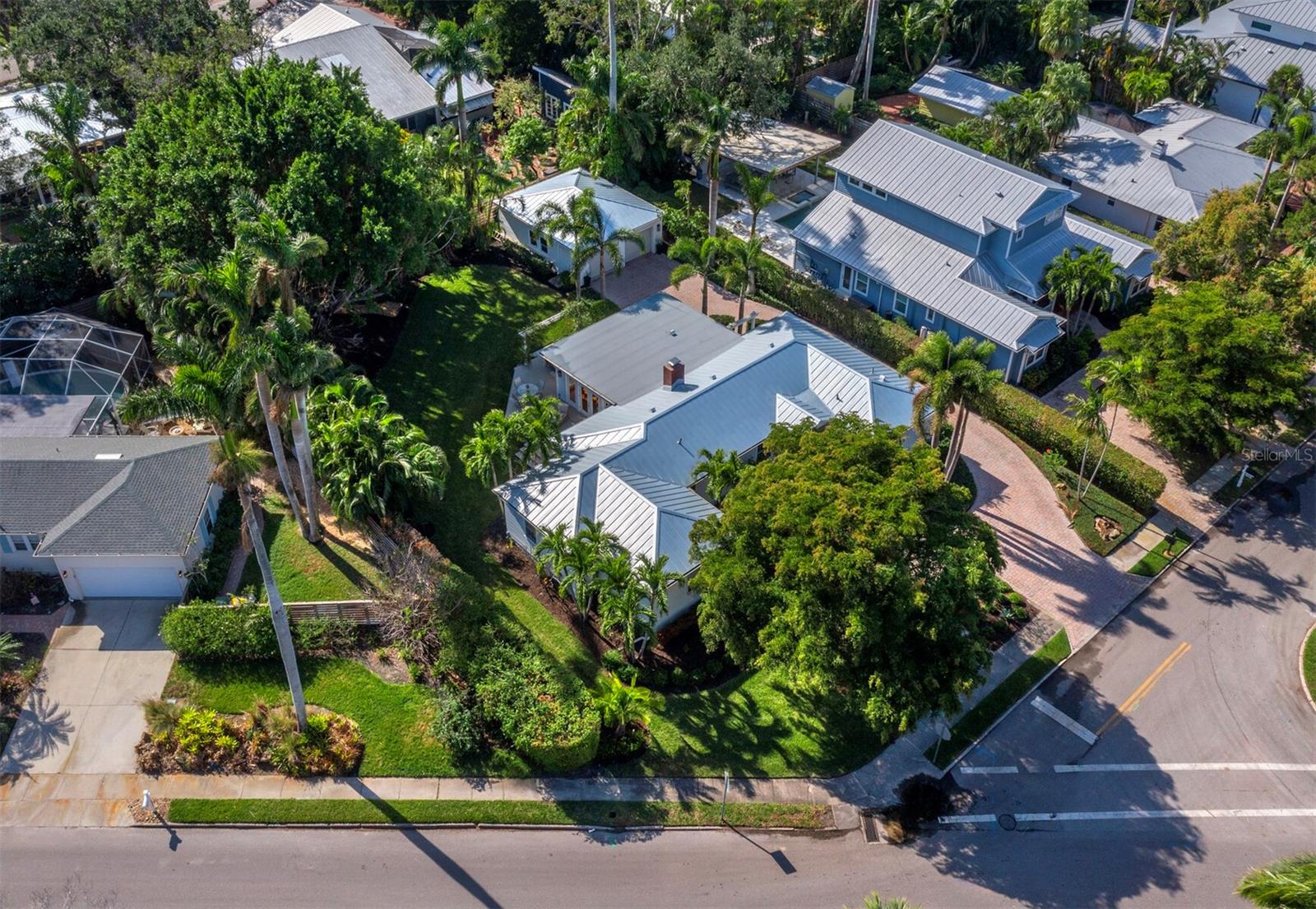 1950 ALTA VISTA ST