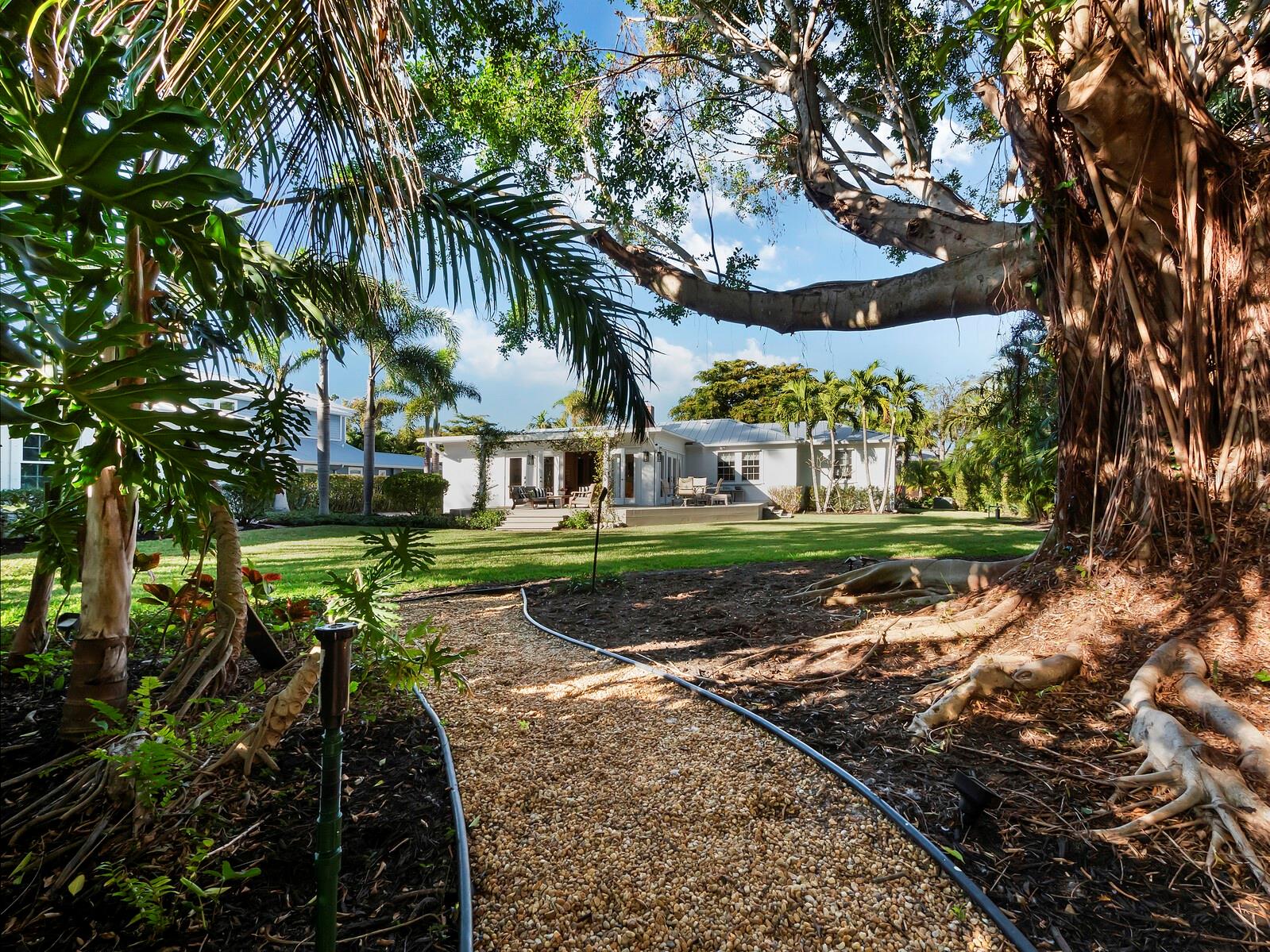 1950 ALTA VISTA ST