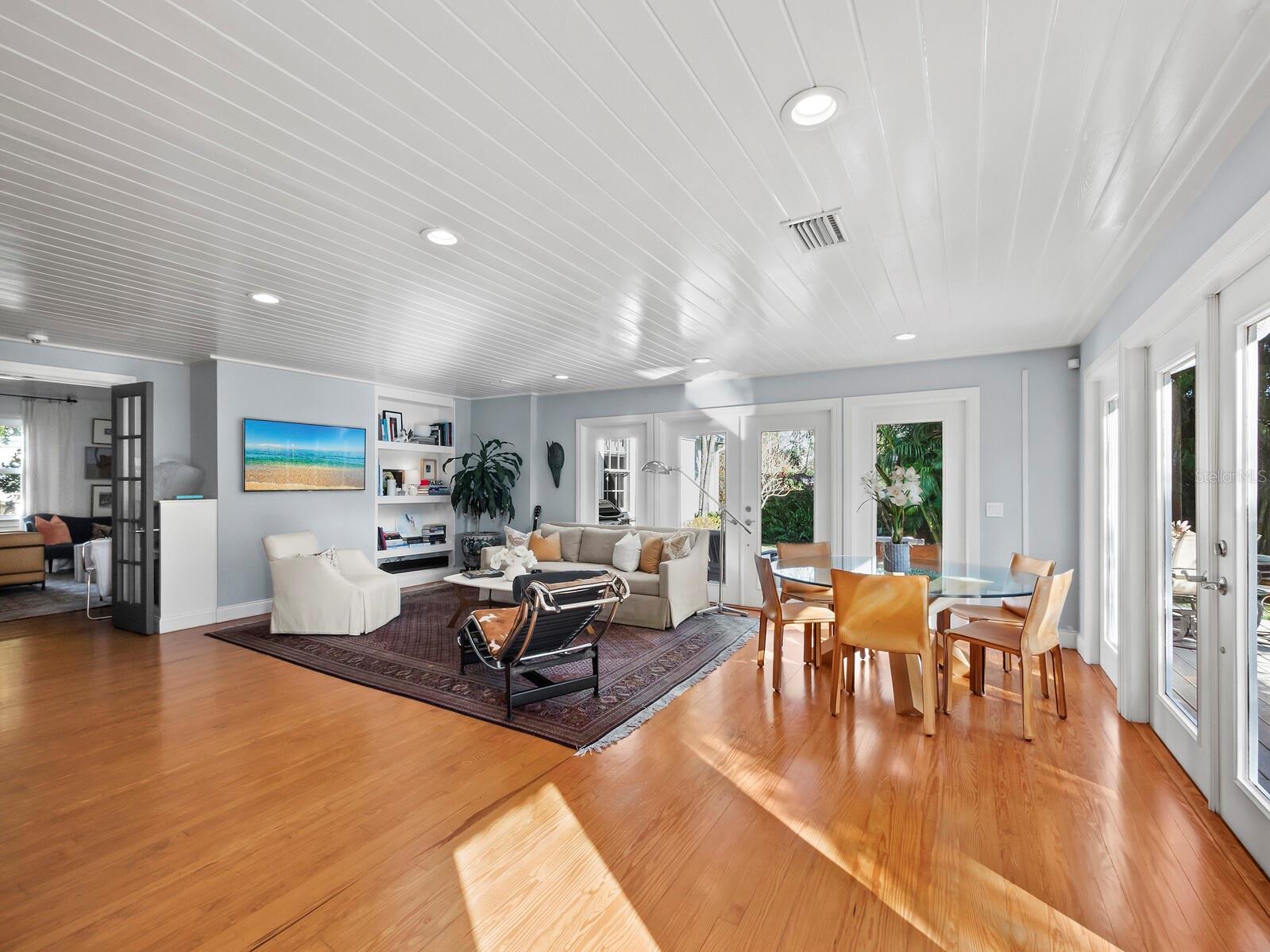 1950 ALTA VISTA ST