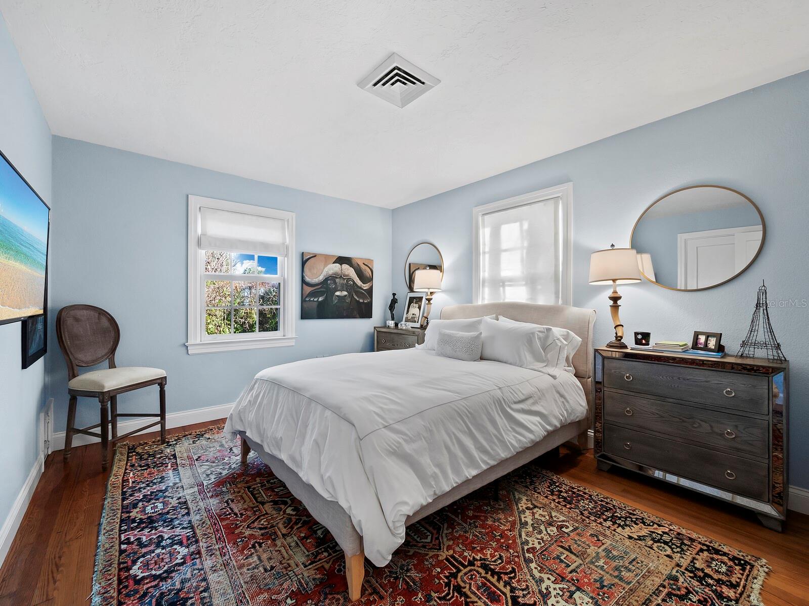 1950 ALTA VISTA ST