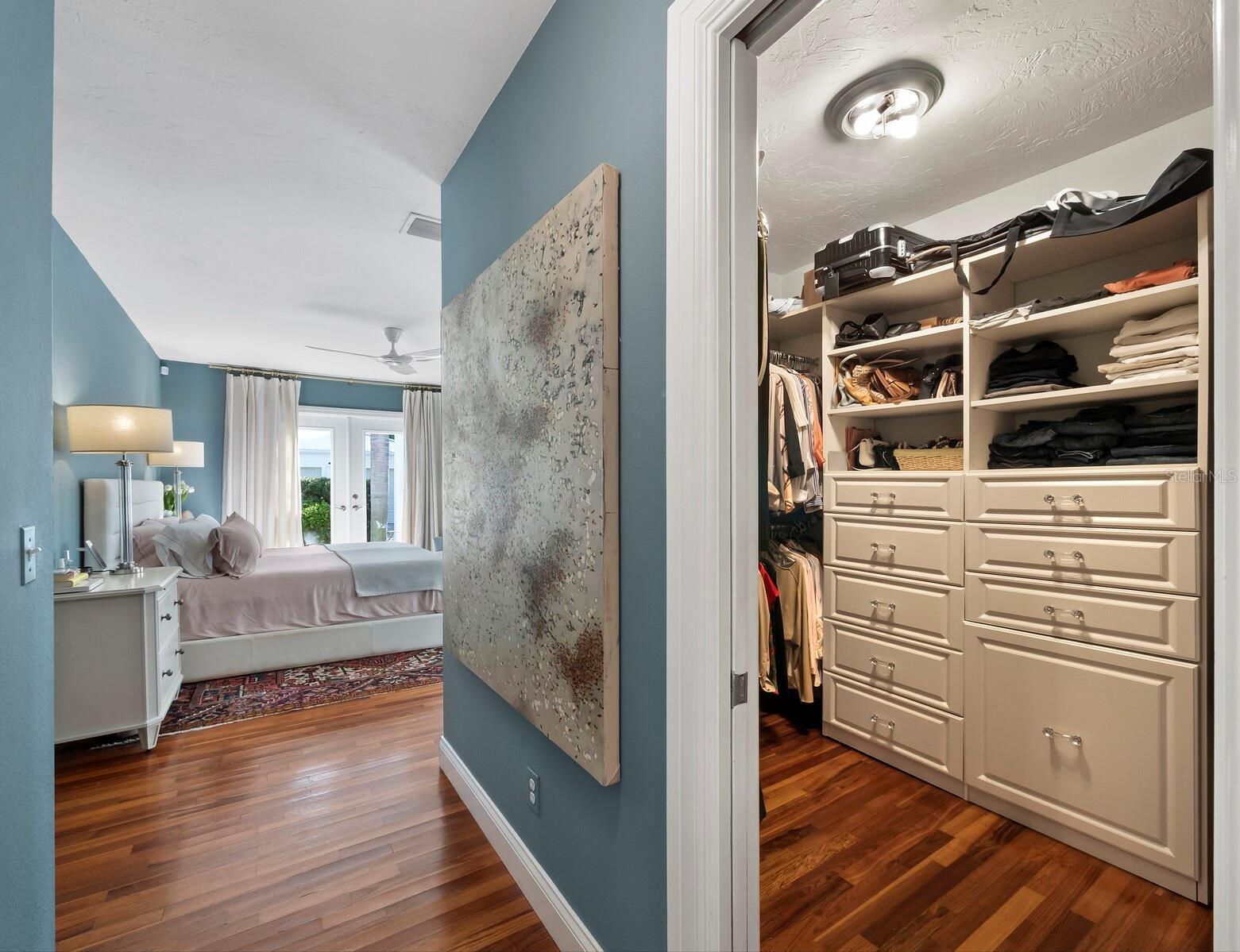 1950 ALTA VISTA ST