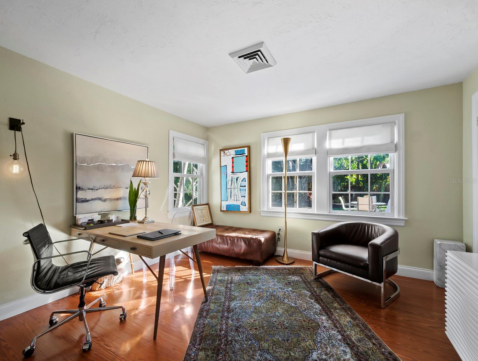 1950 ALTA VISTA ST