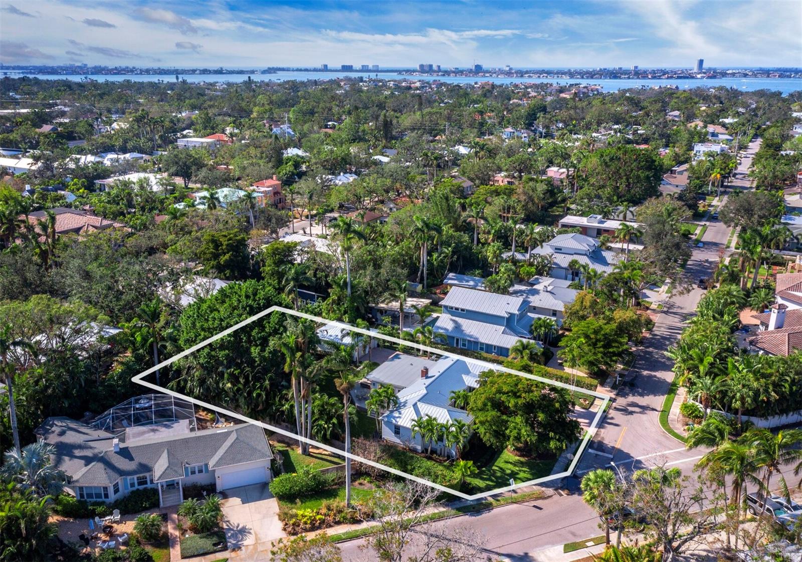 1950 ALTA VISTA ST