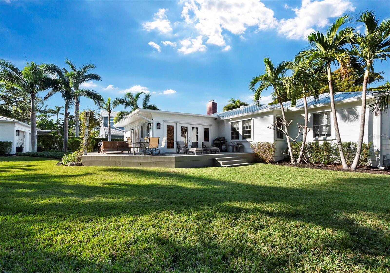 1950 ALTA VISTA ST