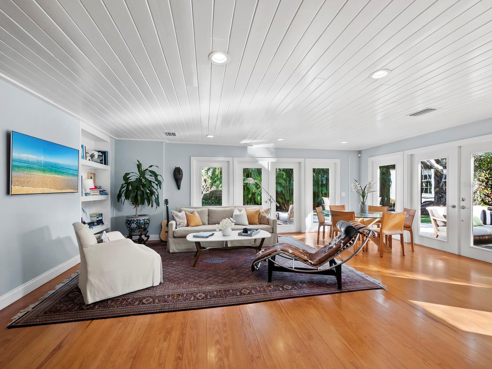 1950 ALTA VISTA ST