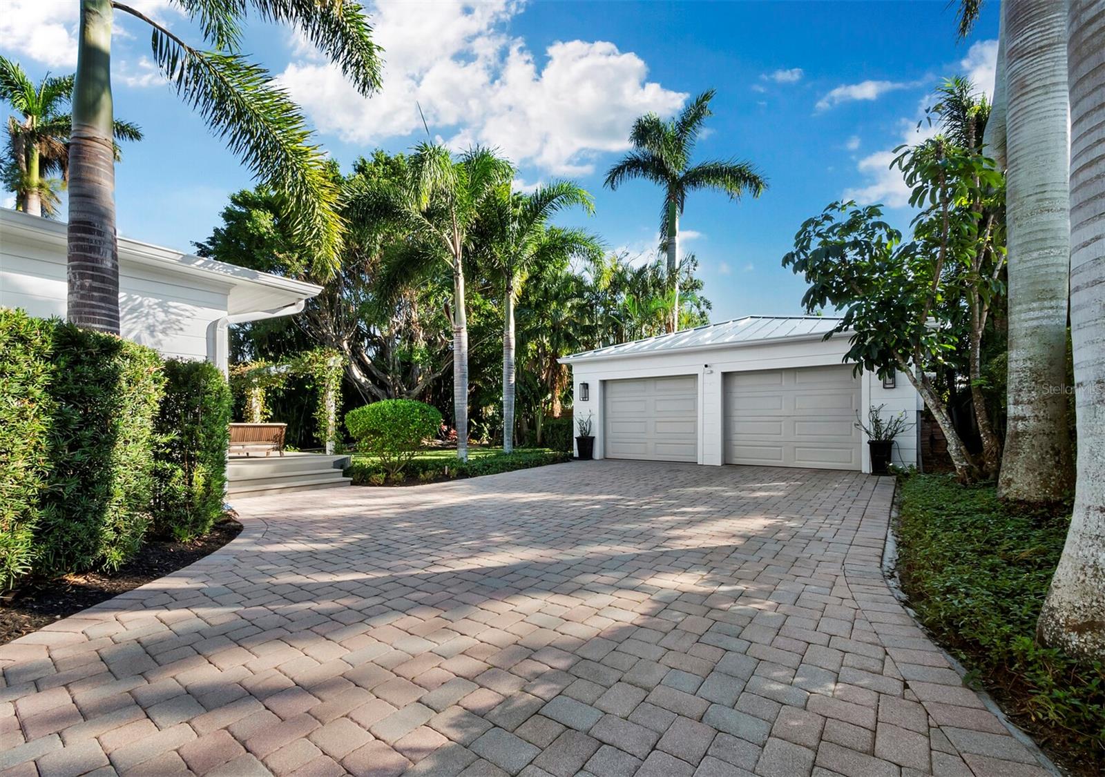 1950 ALTA VISTA ST