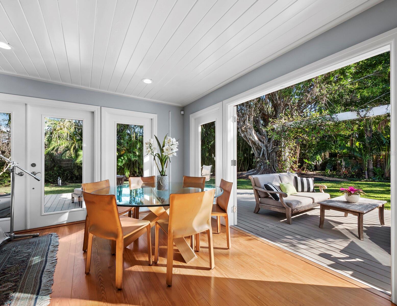 1950 ALTA VISTA ST