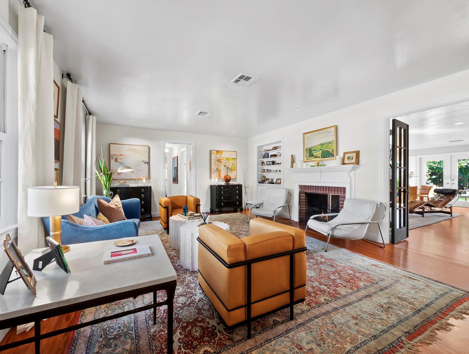 1950 ALTA VISTA ST