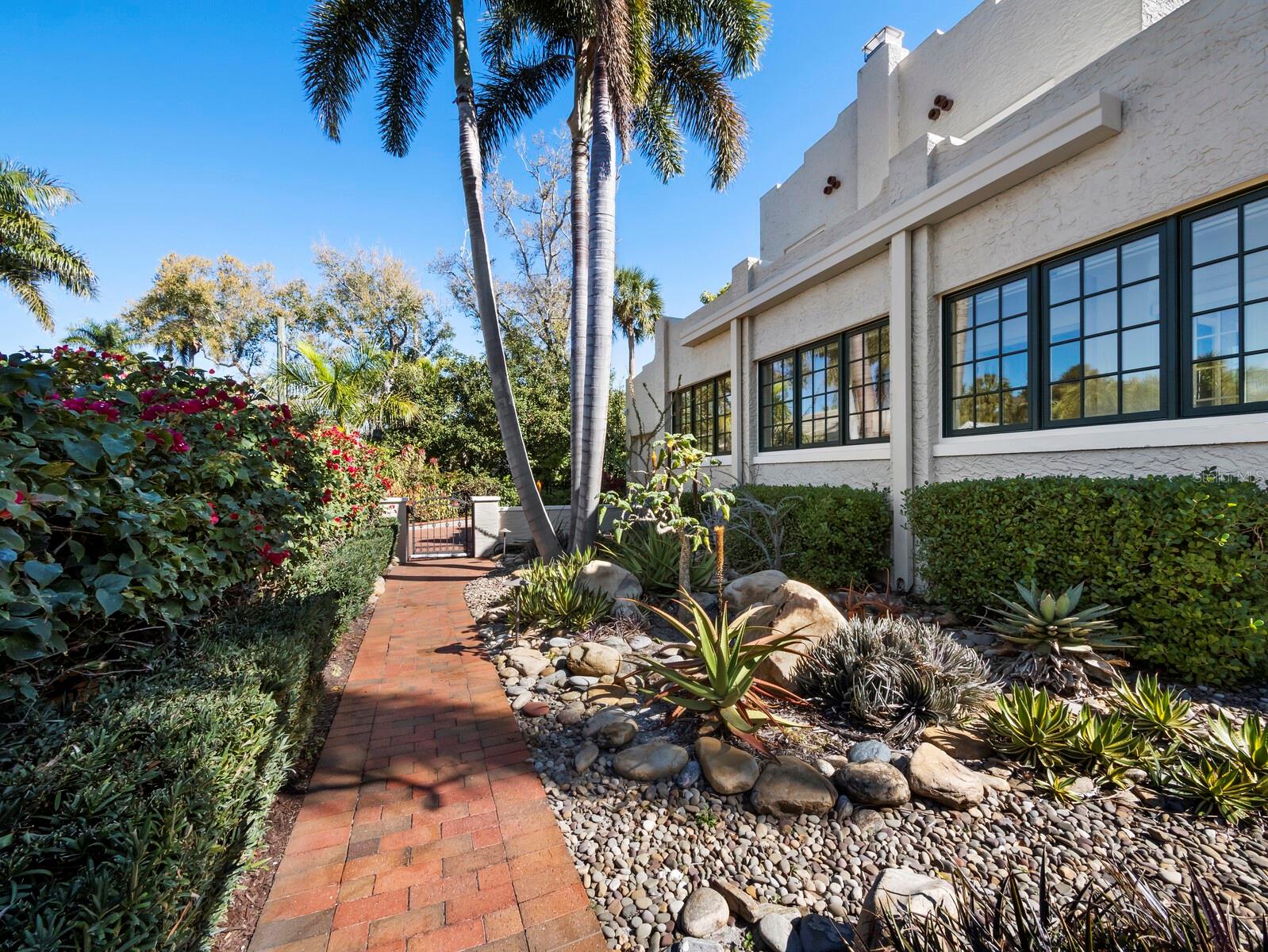 1905 ALTA VISTA ST