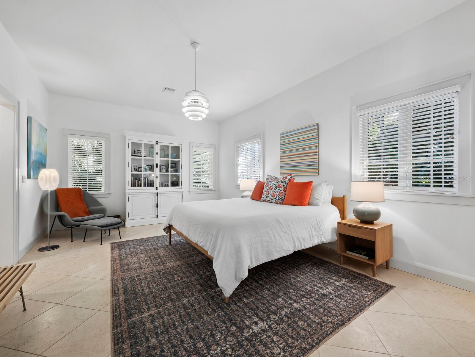 1905 ALTA VISTA ST