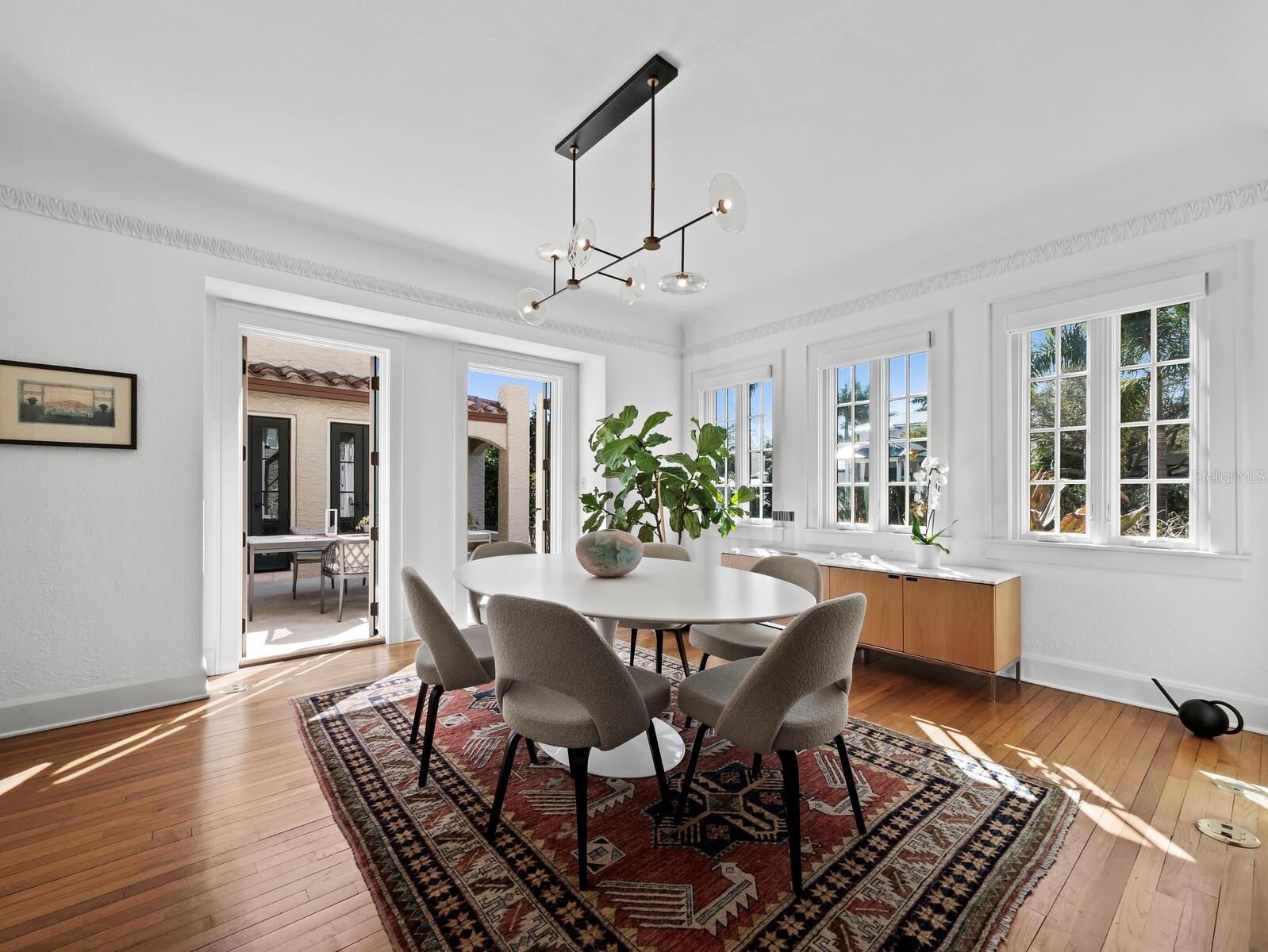 1905 ALTA VISTA ST