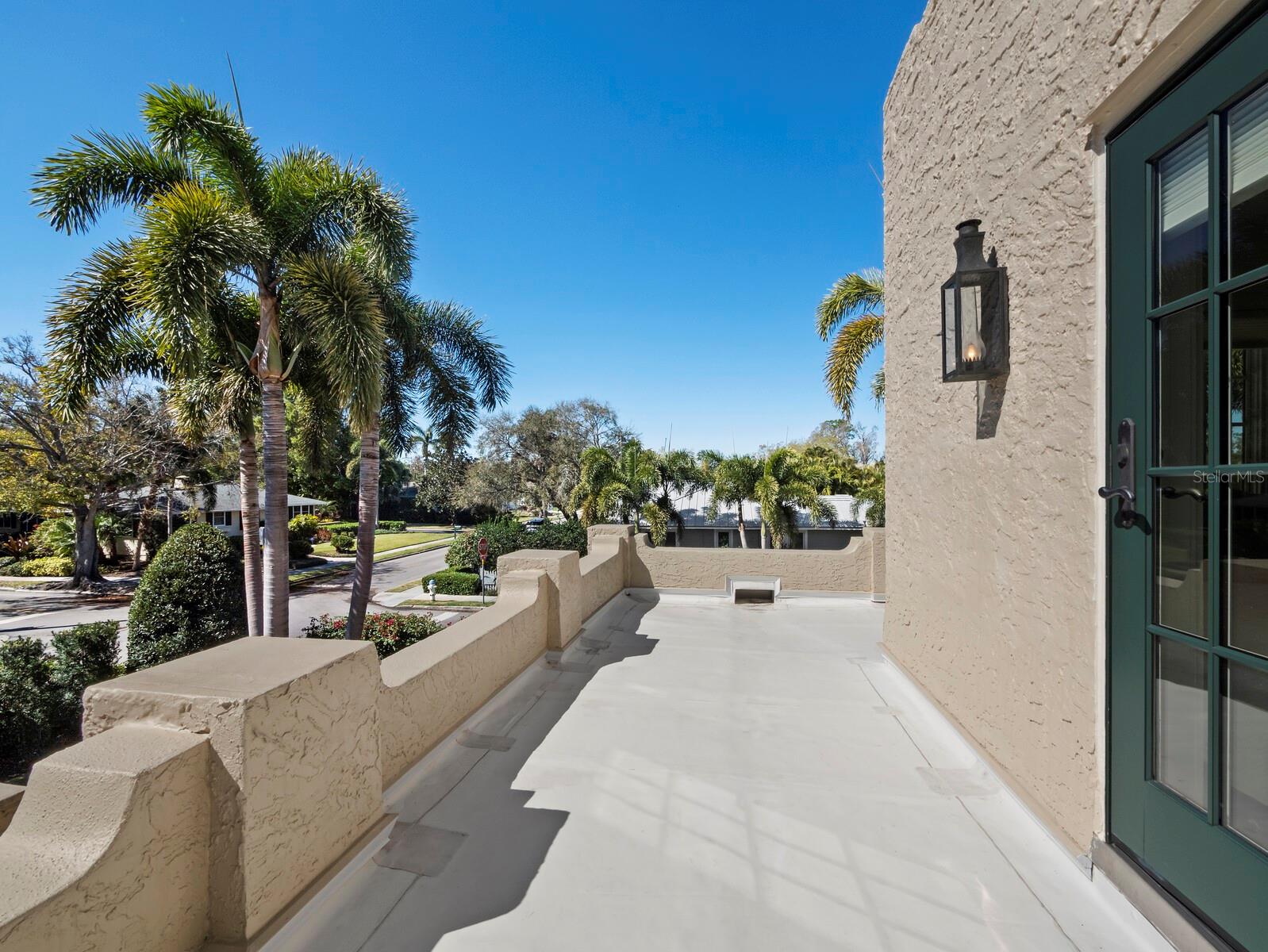 1905 ALTA VISTA ST