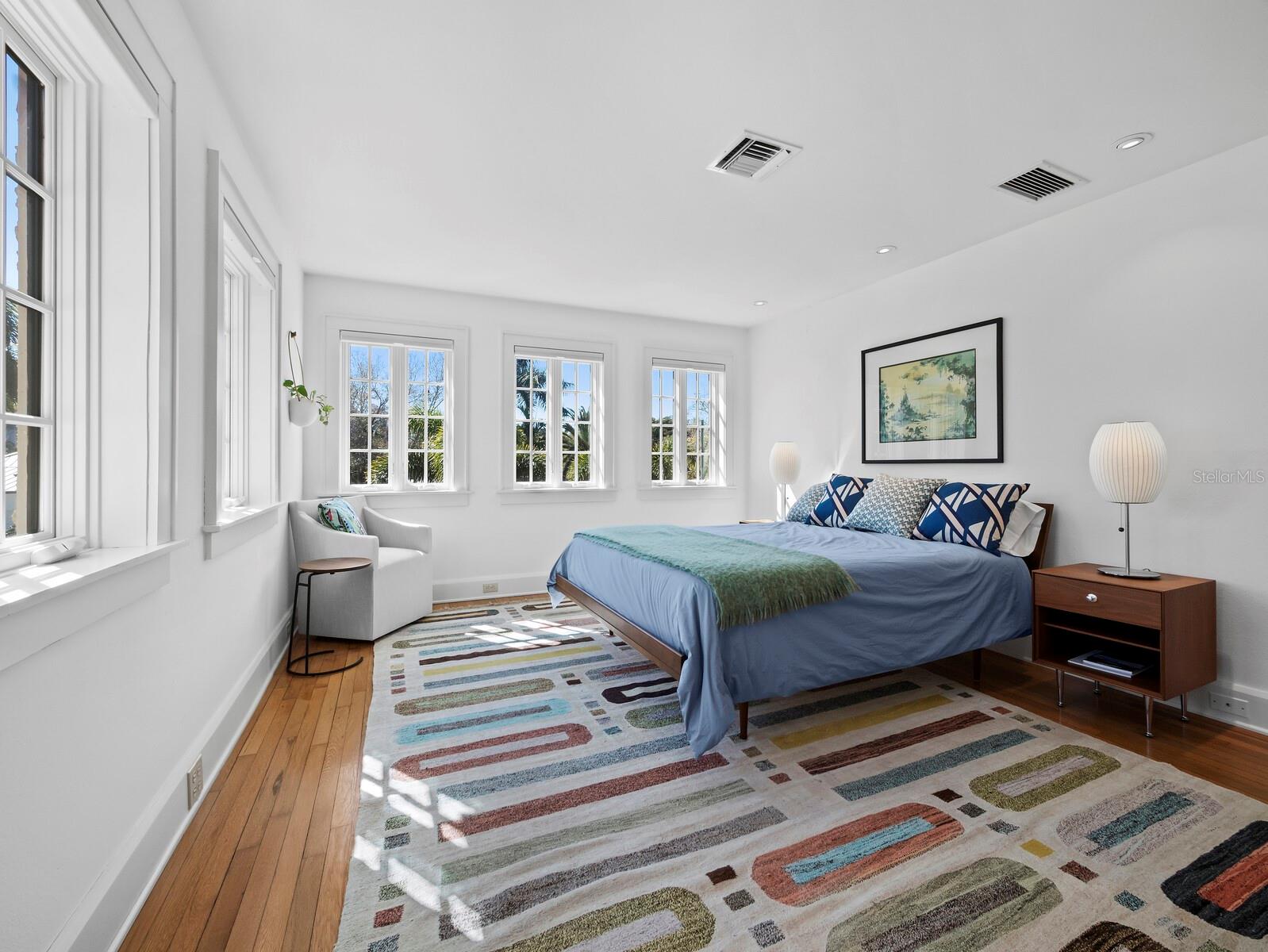1905 ALTA VISTA ST