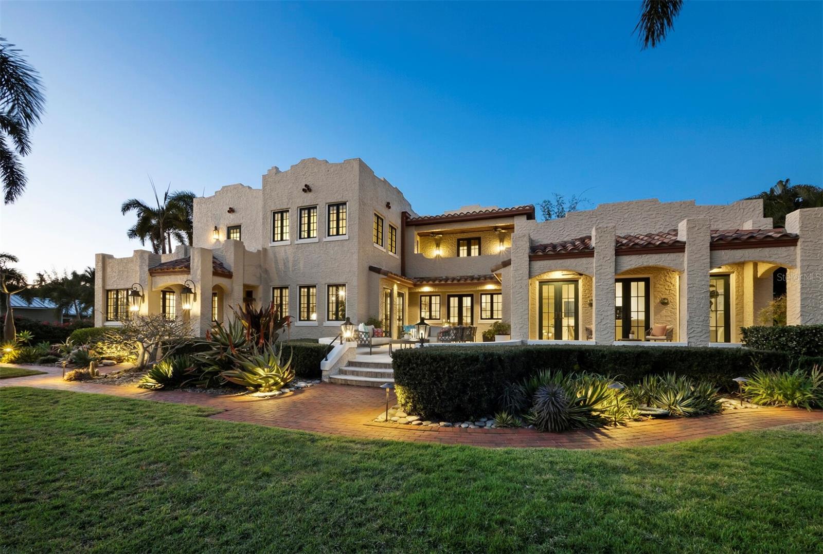 1905 ALTA VISTA ST