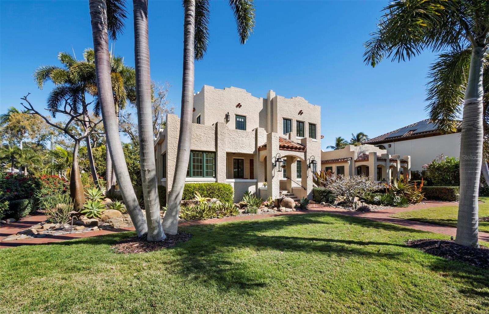 1905 ALTA VISTA ST