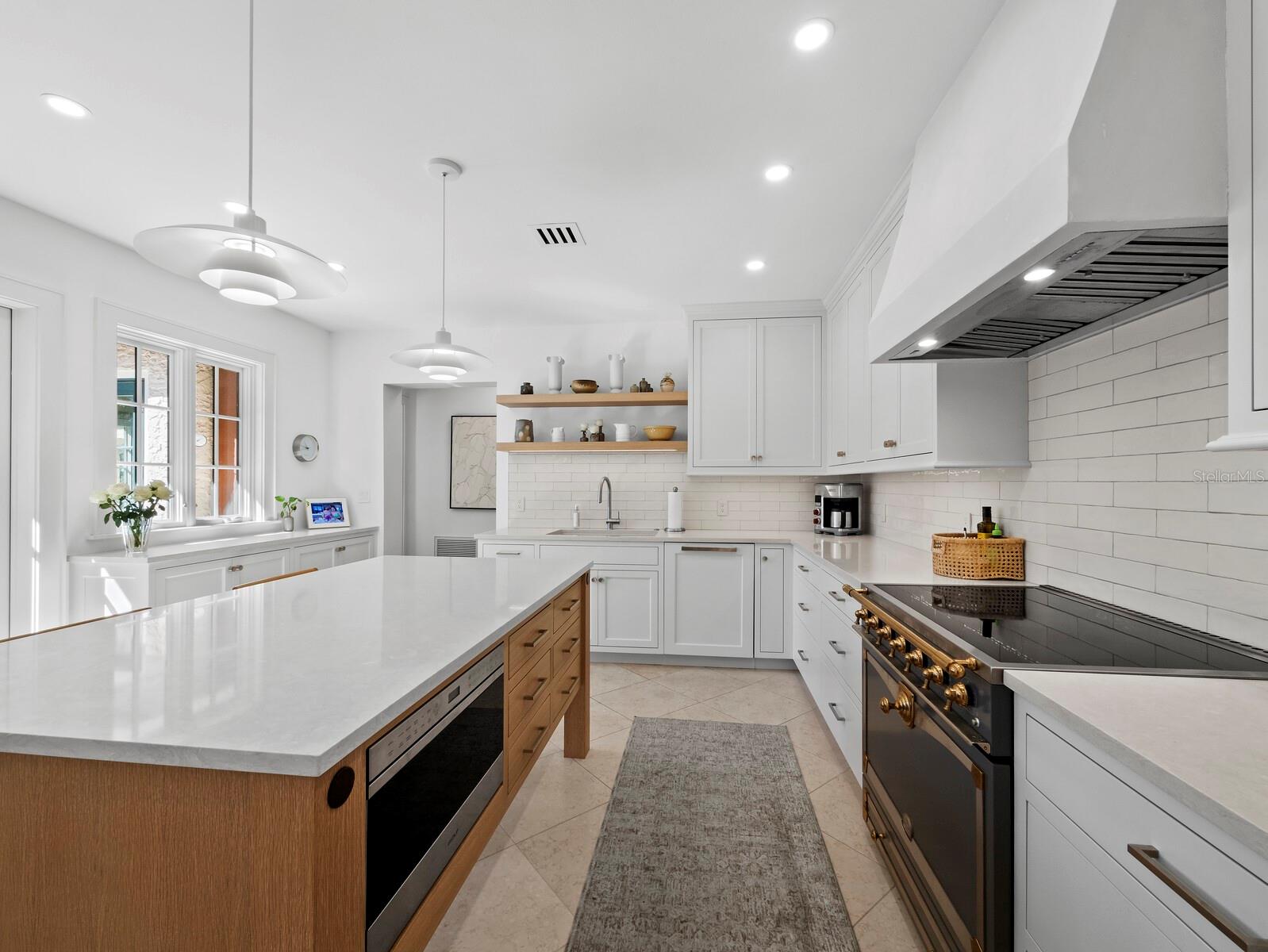 1905 ALTA VISTA ST