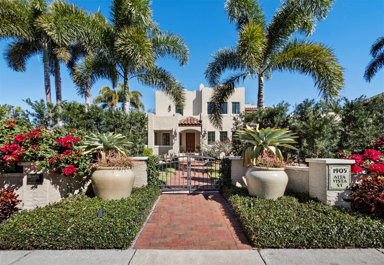 1905 ALTA VISTA ST