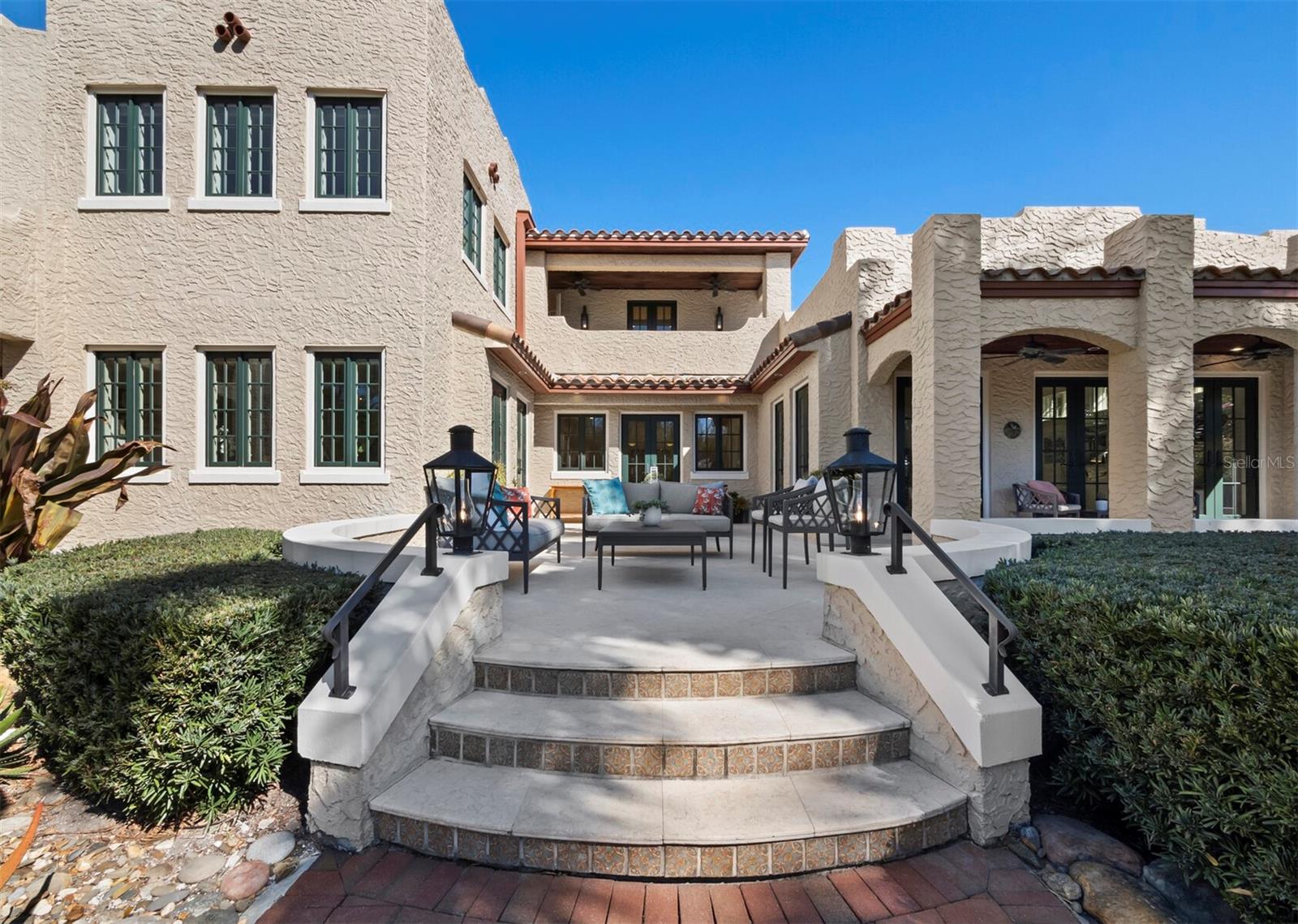 1905 ALTA VISTA ST