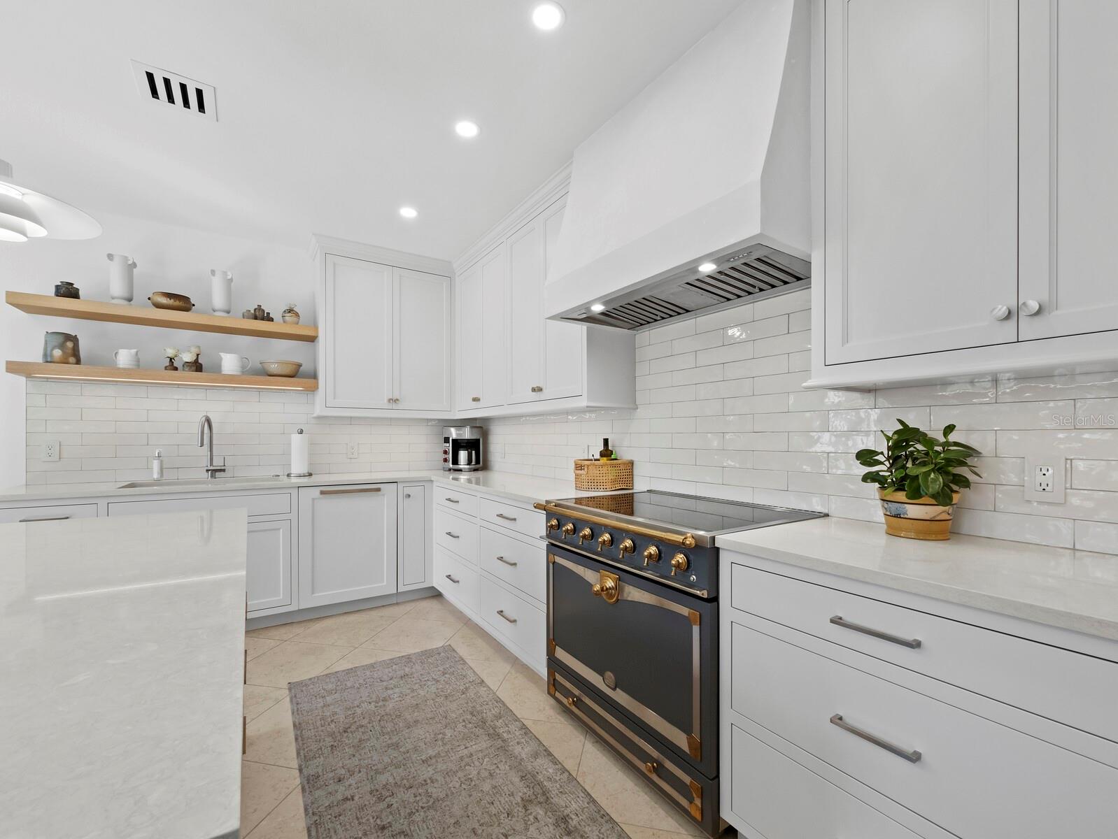 1905 ALTA VISTA ST
