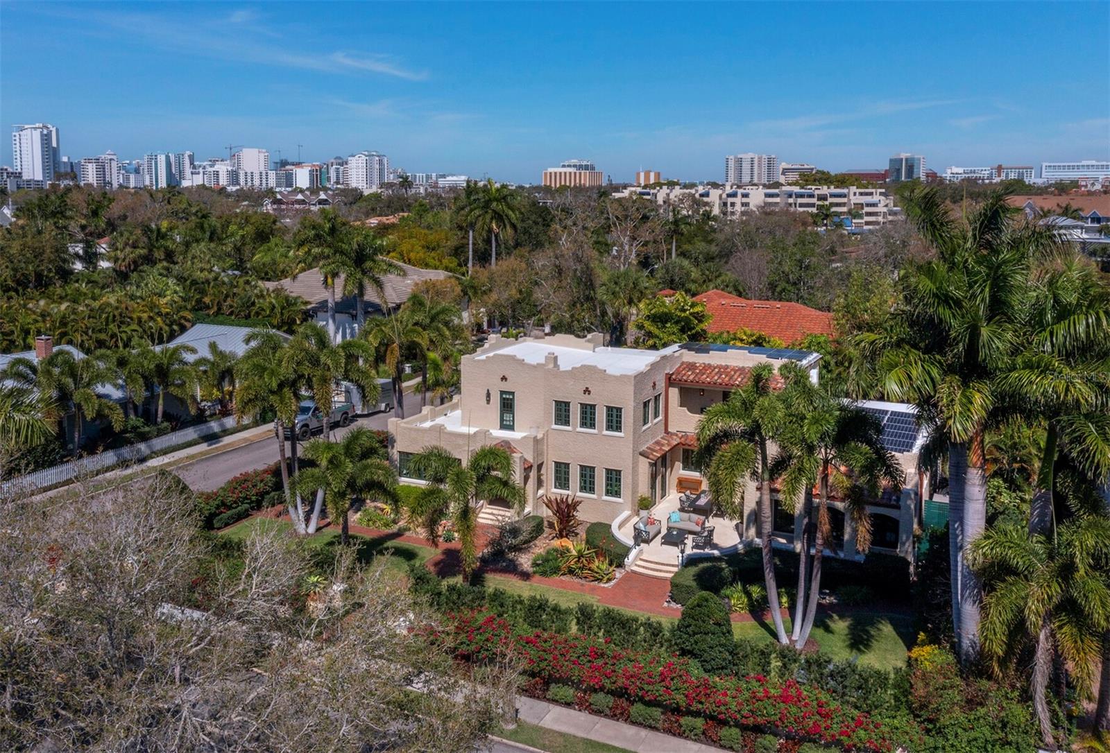 1905 ALTA VISTA ST