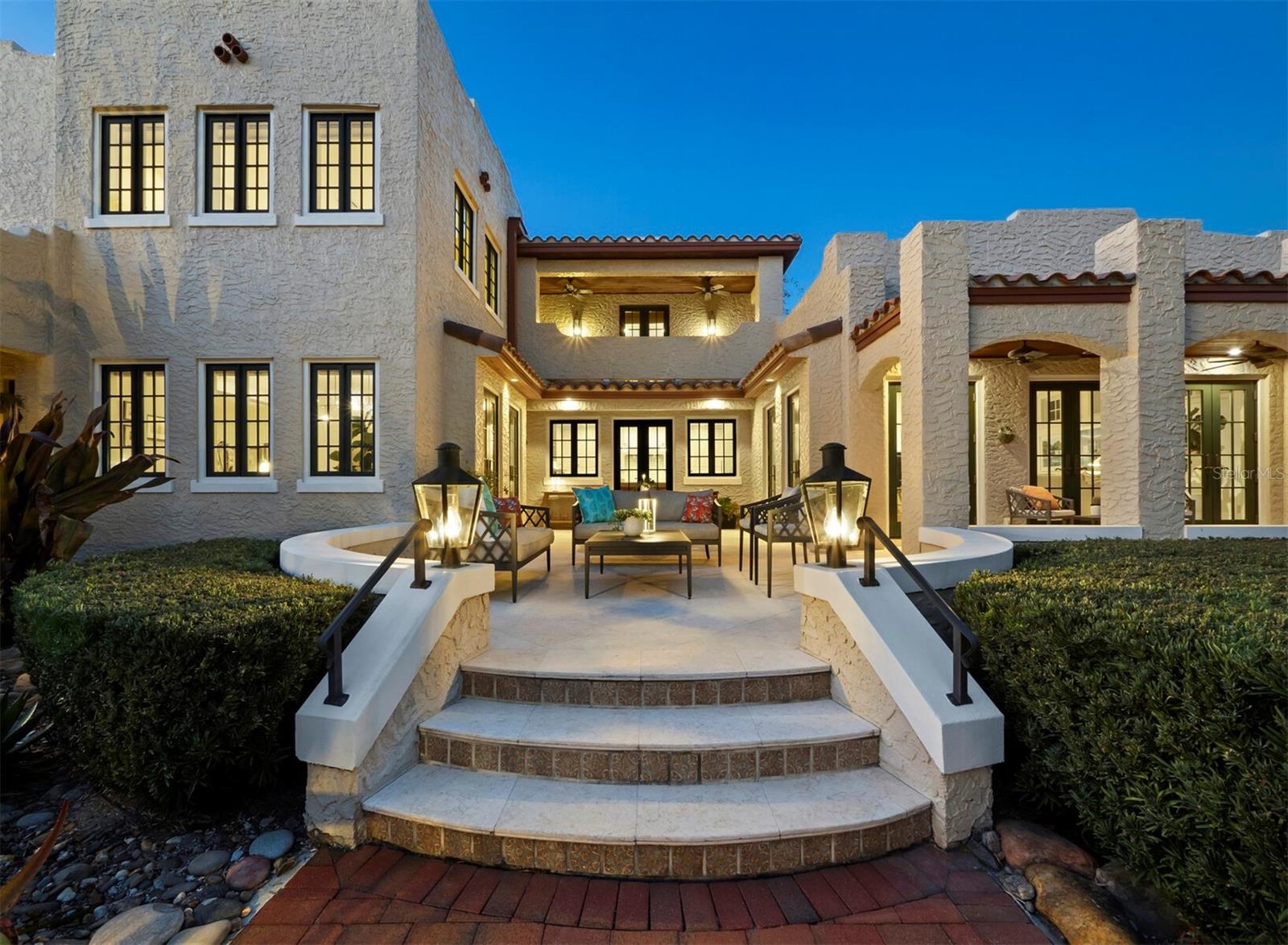 1905 ALTA VISTA ST