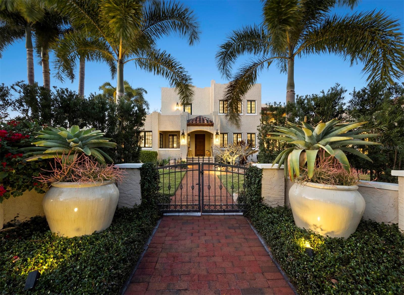 1905 ALTA VISTA ST