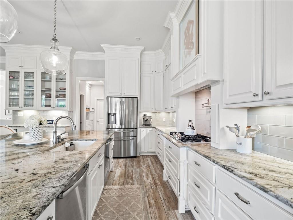 1005 AVENUE SAINT GERMAIN None