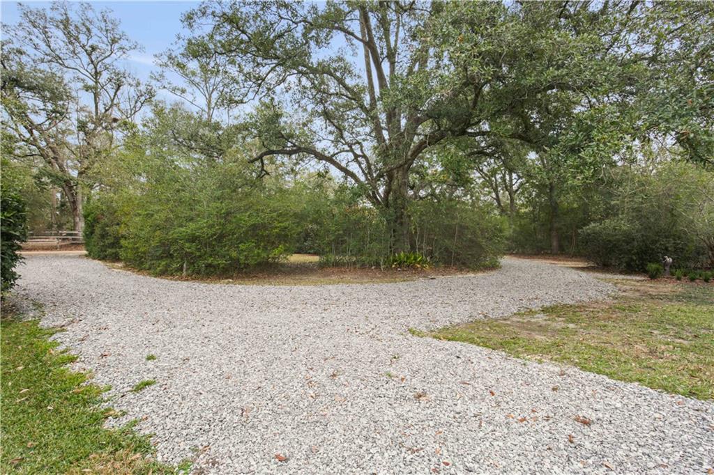 20200 NARROW Road