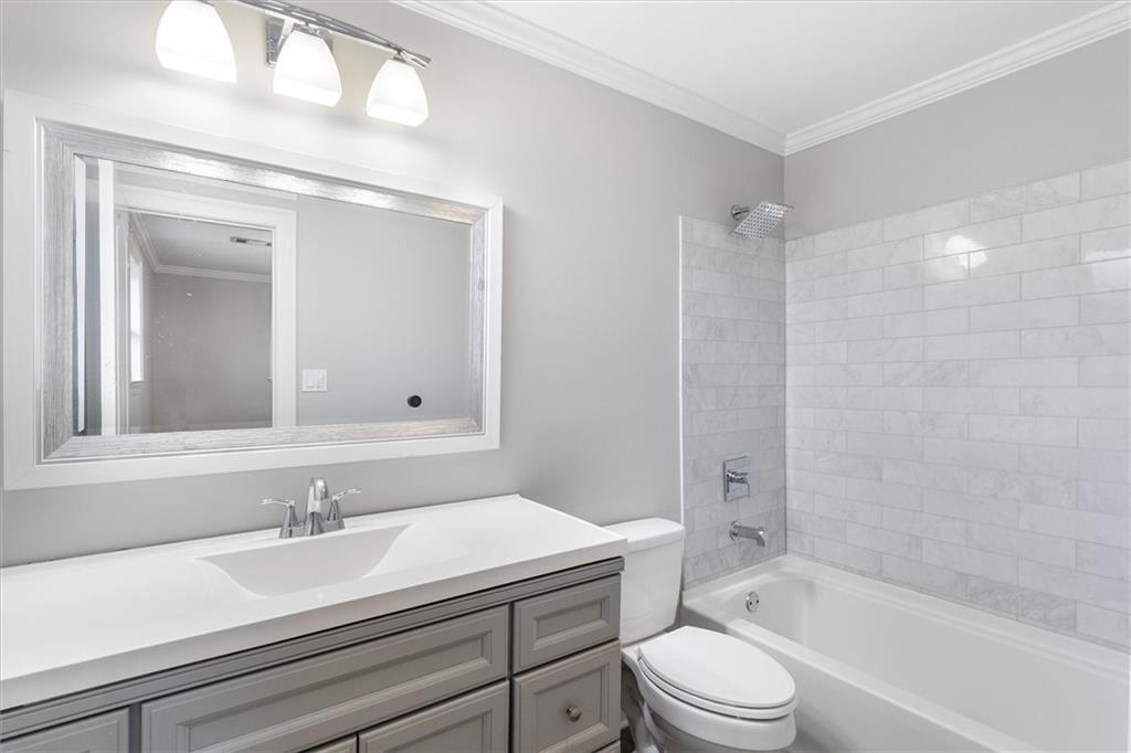 2308 TAFT Park