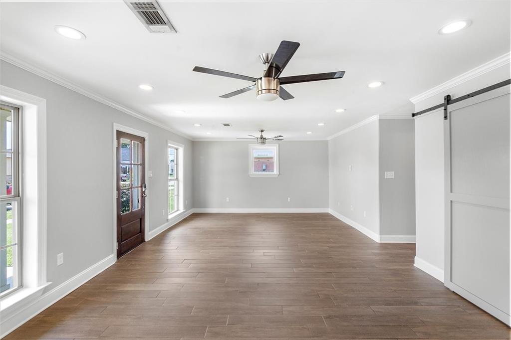 2308 TAFT Park