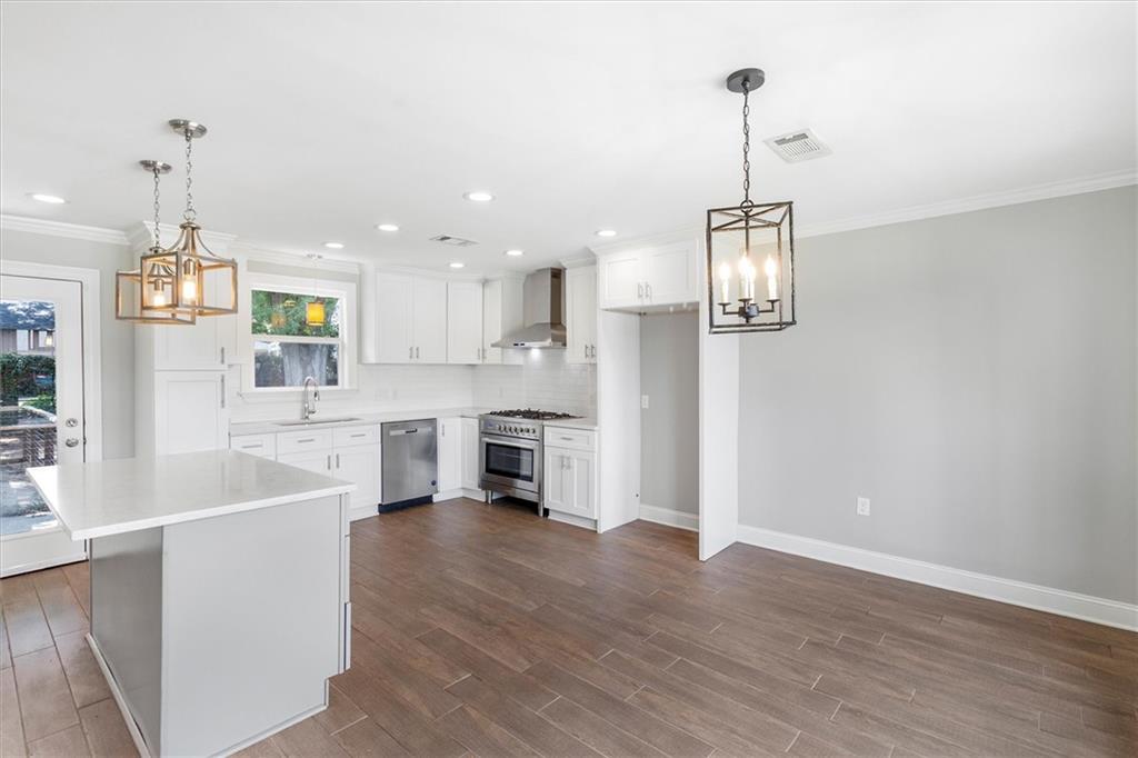 2308 TAFT Park