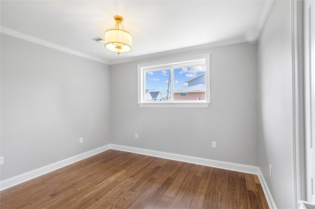 2308 TAFT Park