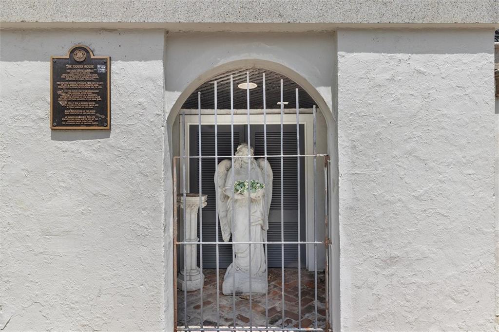 521 DAUPHINE Street