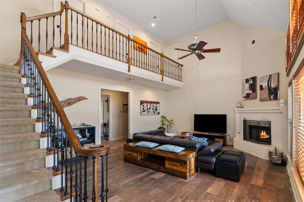 423 RIVER OAKS Drive