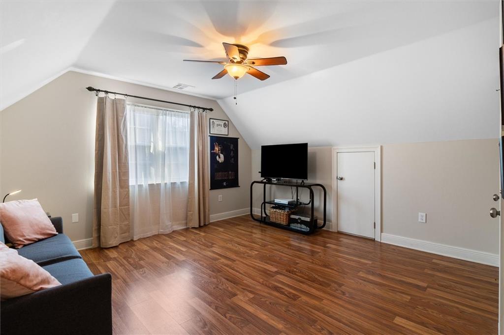 423 RIVER OAKS Drive