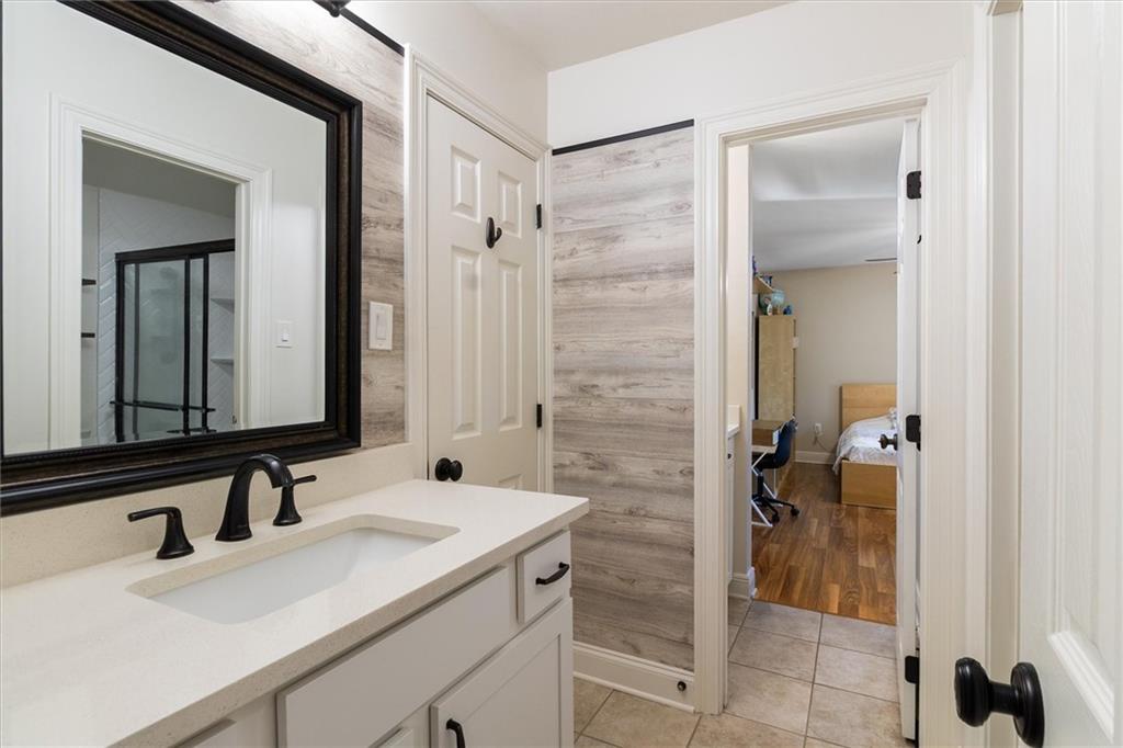 423 RIVER OAKS Drive