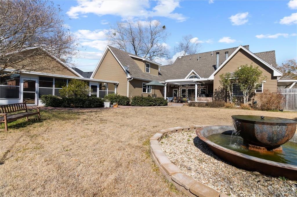 423 RIVER OAKS Drive