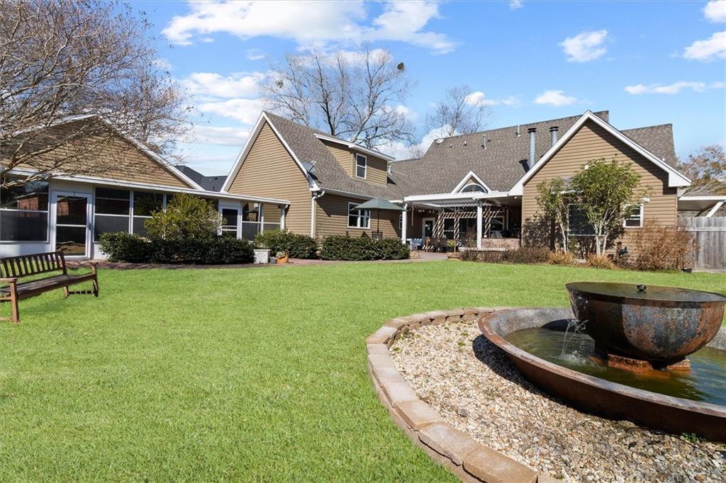 423 RIVER OAKS Drive