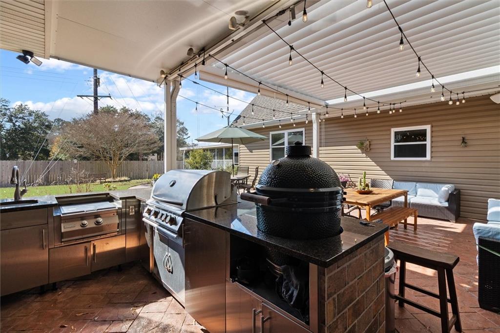 423 RIVER OAKS Drive