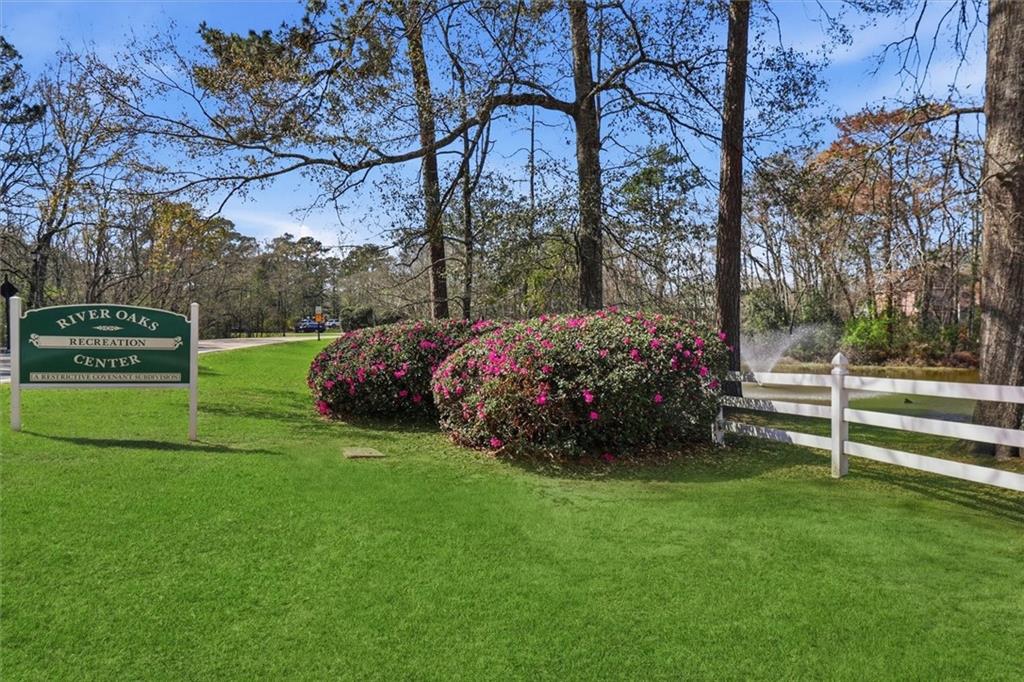 423 RIVER OAKS Drive