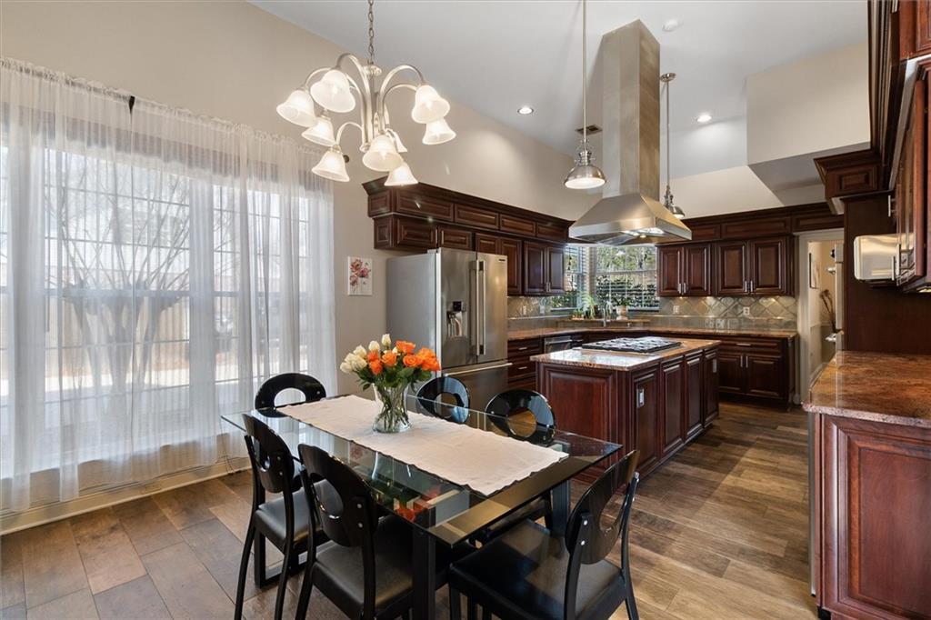 423 RIVER OAKS Drive