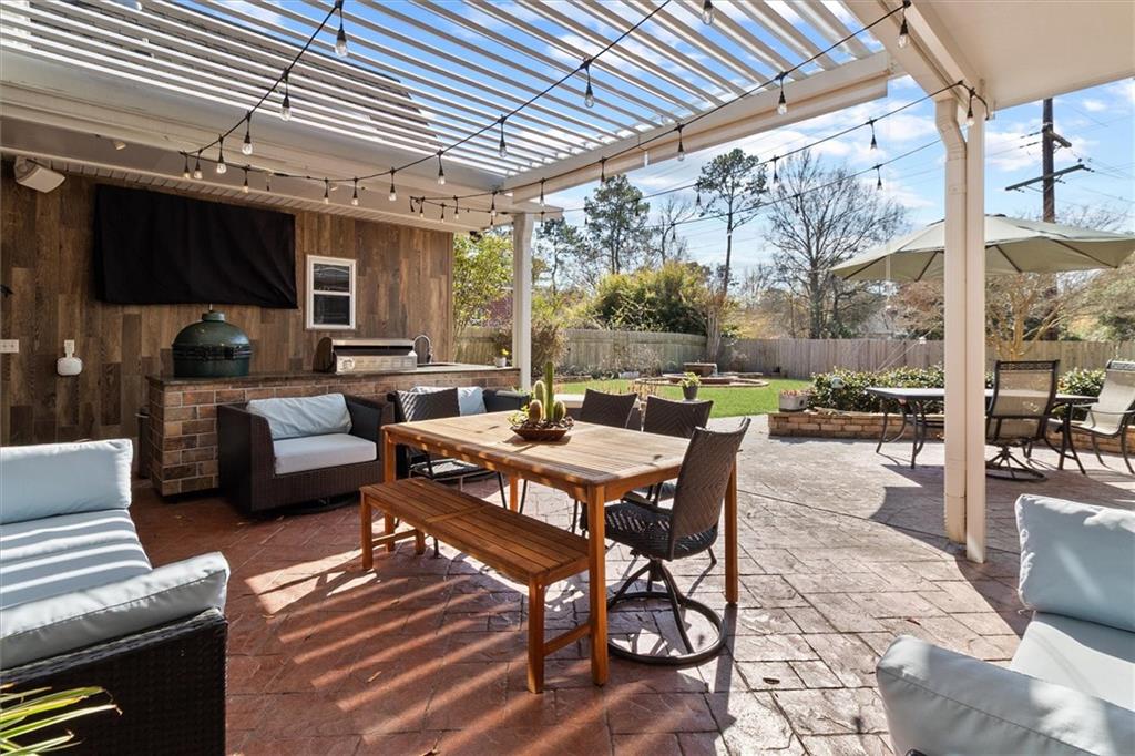 423 RIVER OAKS Drive