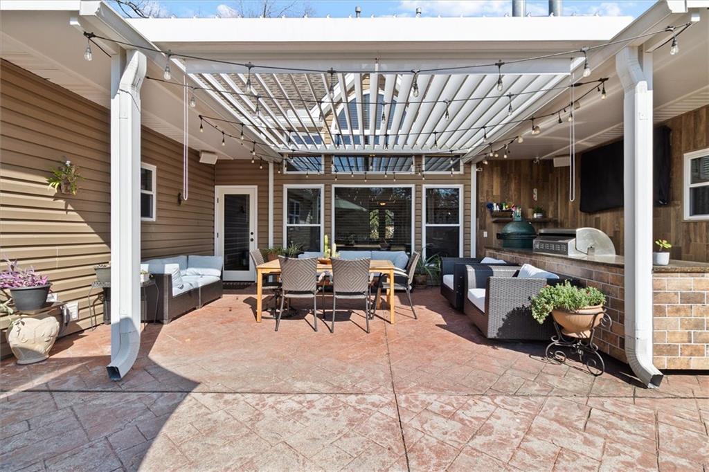 423 RIVER OAKS Drive